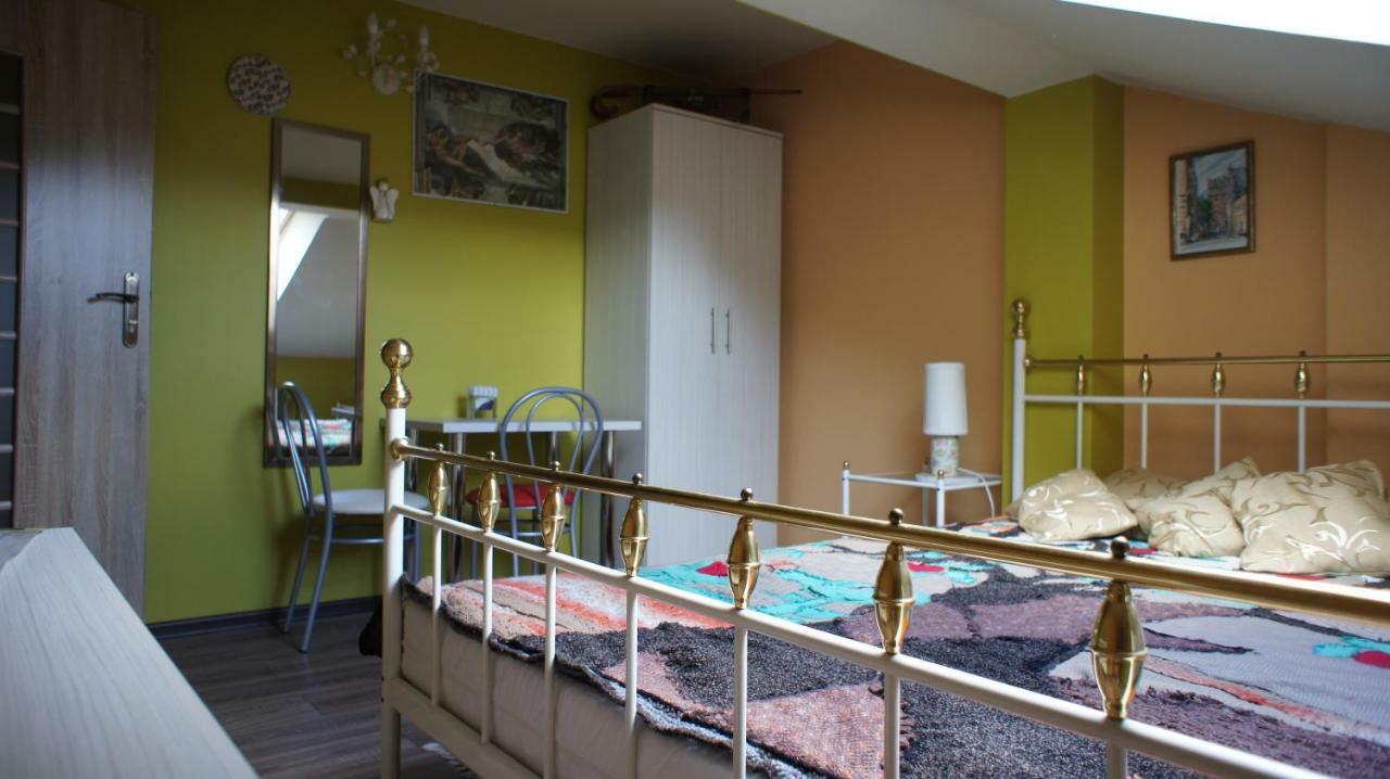 W Cieniu Sosen Hotel Grebow Bagian luar foto